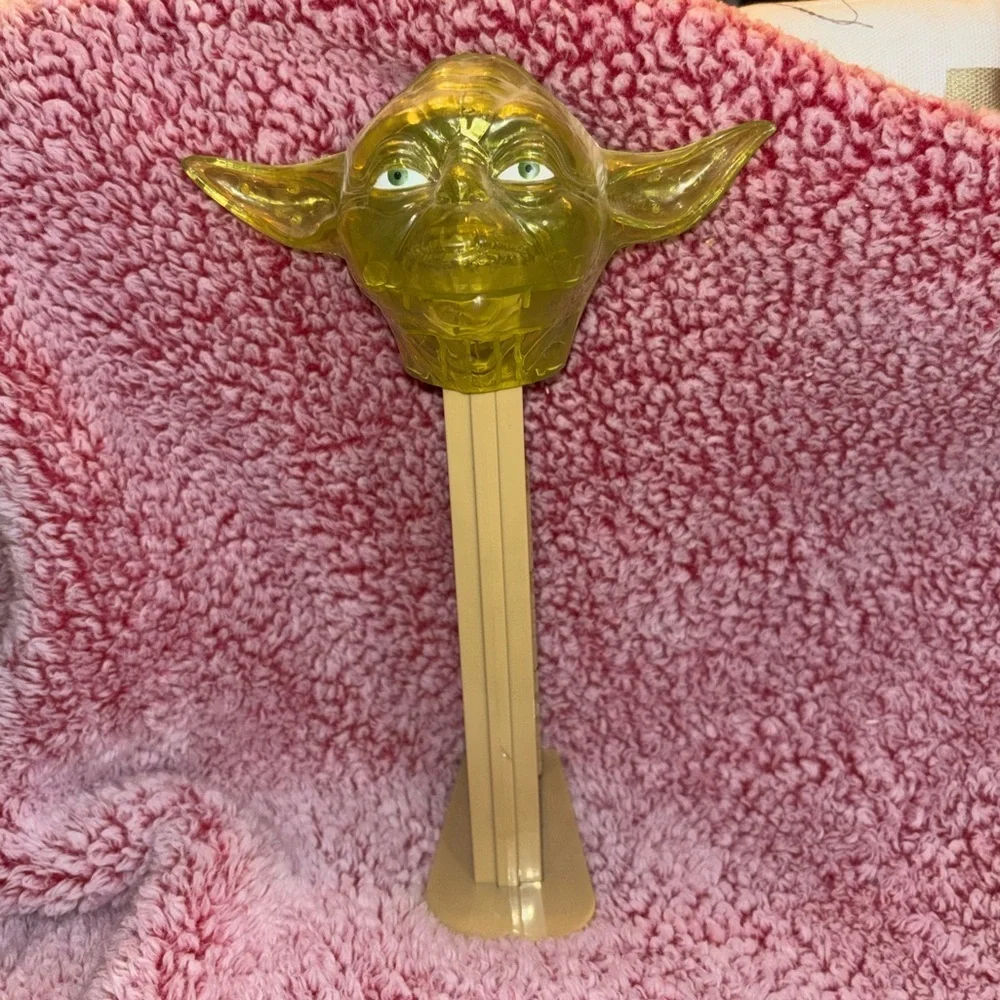 Star Wars Crystal Head Yoda Limited Edition Giant Pez Dispenser - Picture 3 of 10